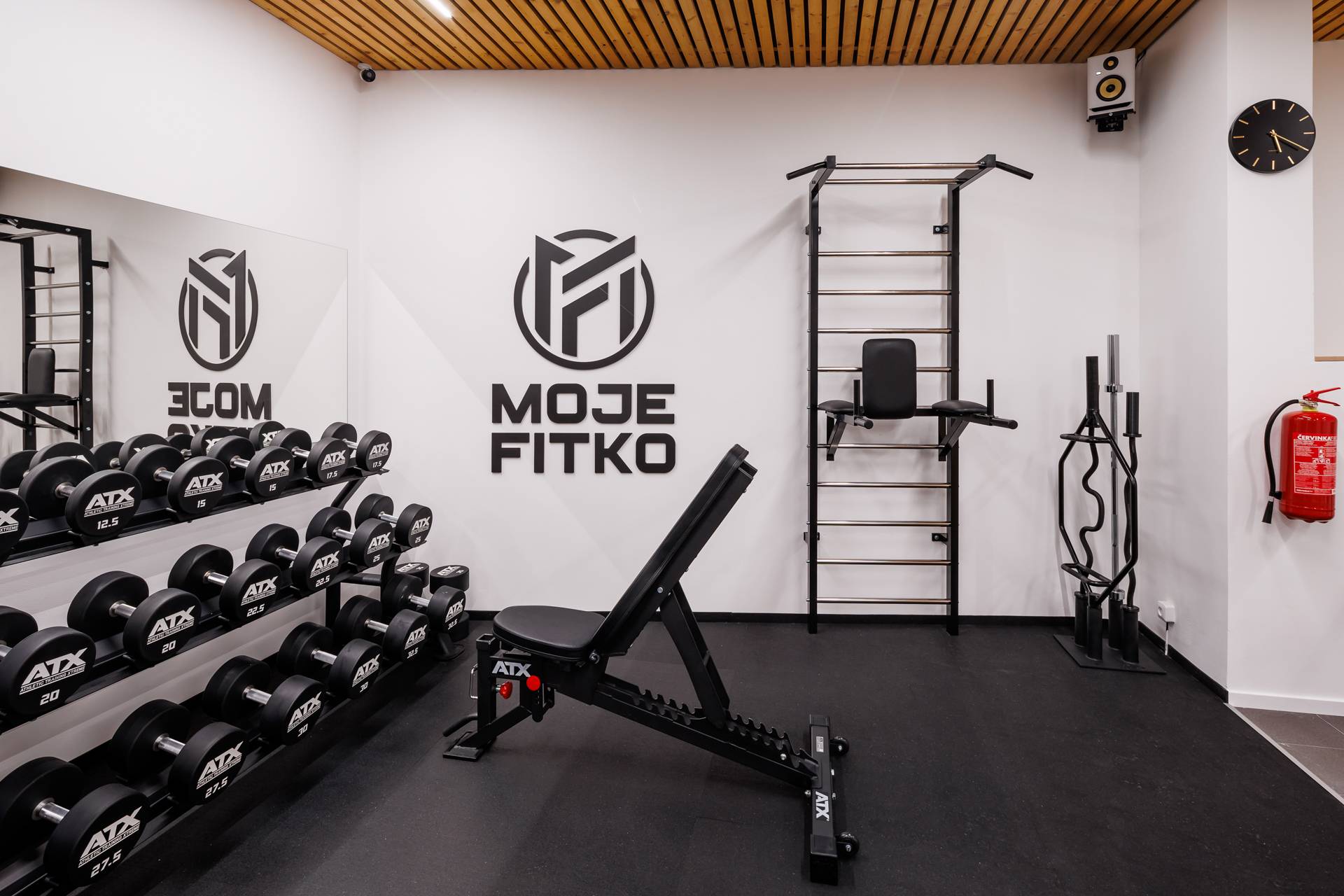 Prémiové privátní fitness centrum MOJE FITKO. Interiér a vybavení posilovny.