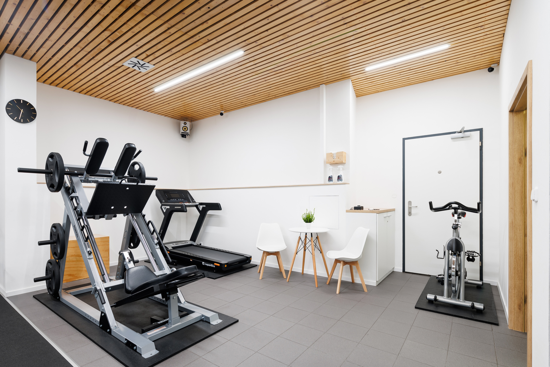 Prémiové privátní fitness centrum MOJE FITKO. Interiér a vybavení posilovny.